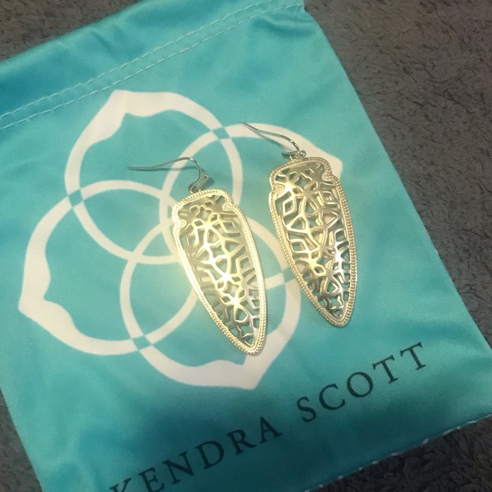 Kendra Scott Gold arrowhead earrings